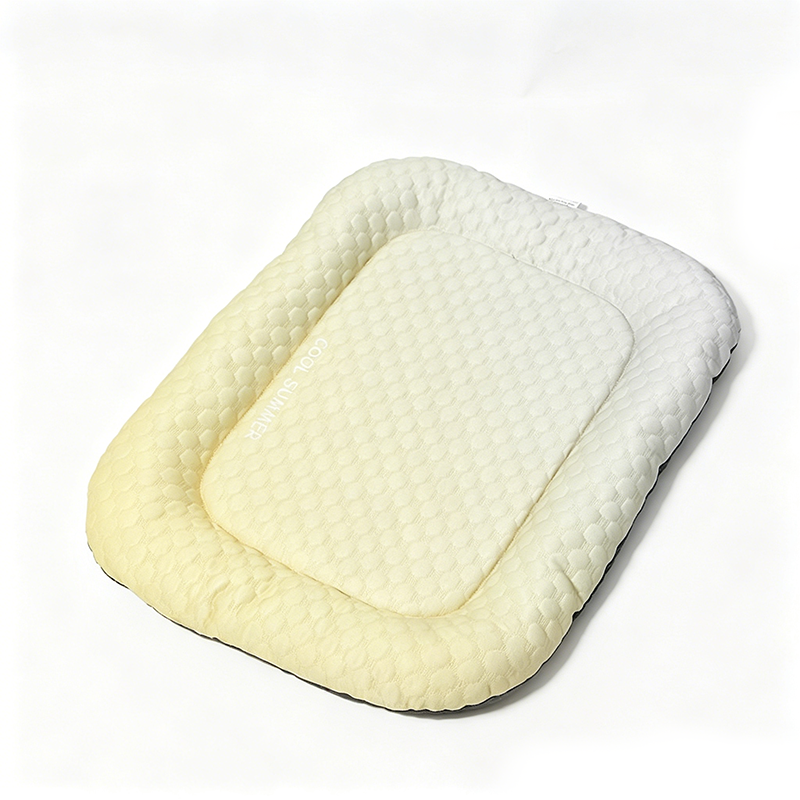 ⏰🔥SCONTO DEL 50% PER UN PERIODO LIMITATO!🔥OLTRE 50K+ VENDUTE!❄️ Tappetino rinfrescante estivo per animali – seta ghiaccio, colori sfumati, traspirante, morbido, lavabile, per pavimenti, divani e auto (più taglie) 🐶🐱