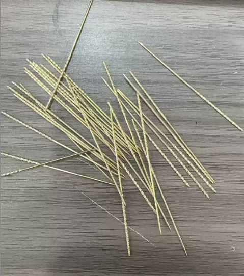 🧵✨ Ago riparatore per maglioni e capi a maglia – Dì Addio ai brutti anelli tirati sui maglioni! 🚫 Acciaio al carbonio, nasconde le maglie allentate in pochi passaggi 🧶