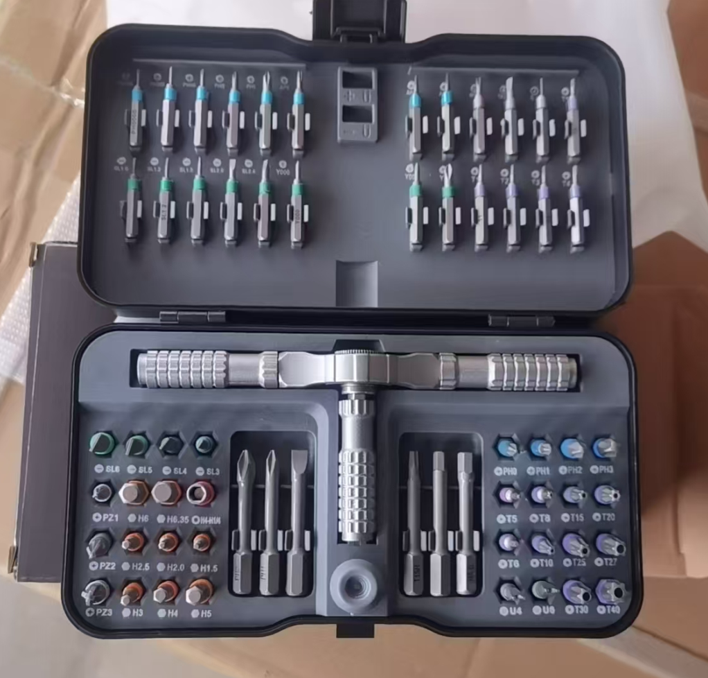 🔩 56% di sconto 🛠️ Set di cacciaviti 24-in-1 – Magnetico, compatto e portatile, ideale per riparazioni e fai-da-te 🔧📦