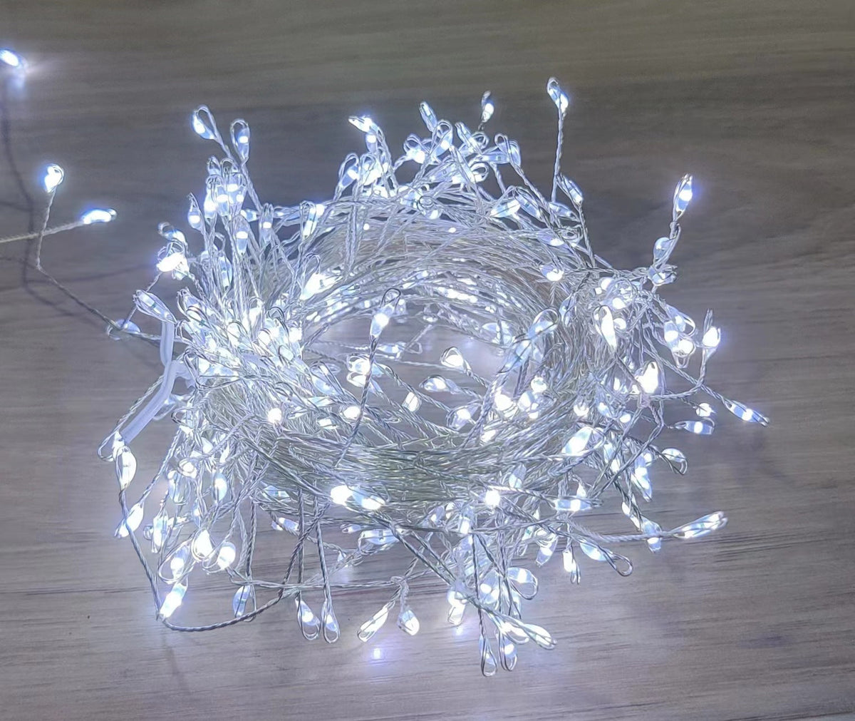 🎅 Crea un'atmosfera magica per Natale – decorazioni per l'albero, la casa e le finestre.🎁 Facili da usare, resistenti e bellissime. Le feste sotto una nuova luce! ✨