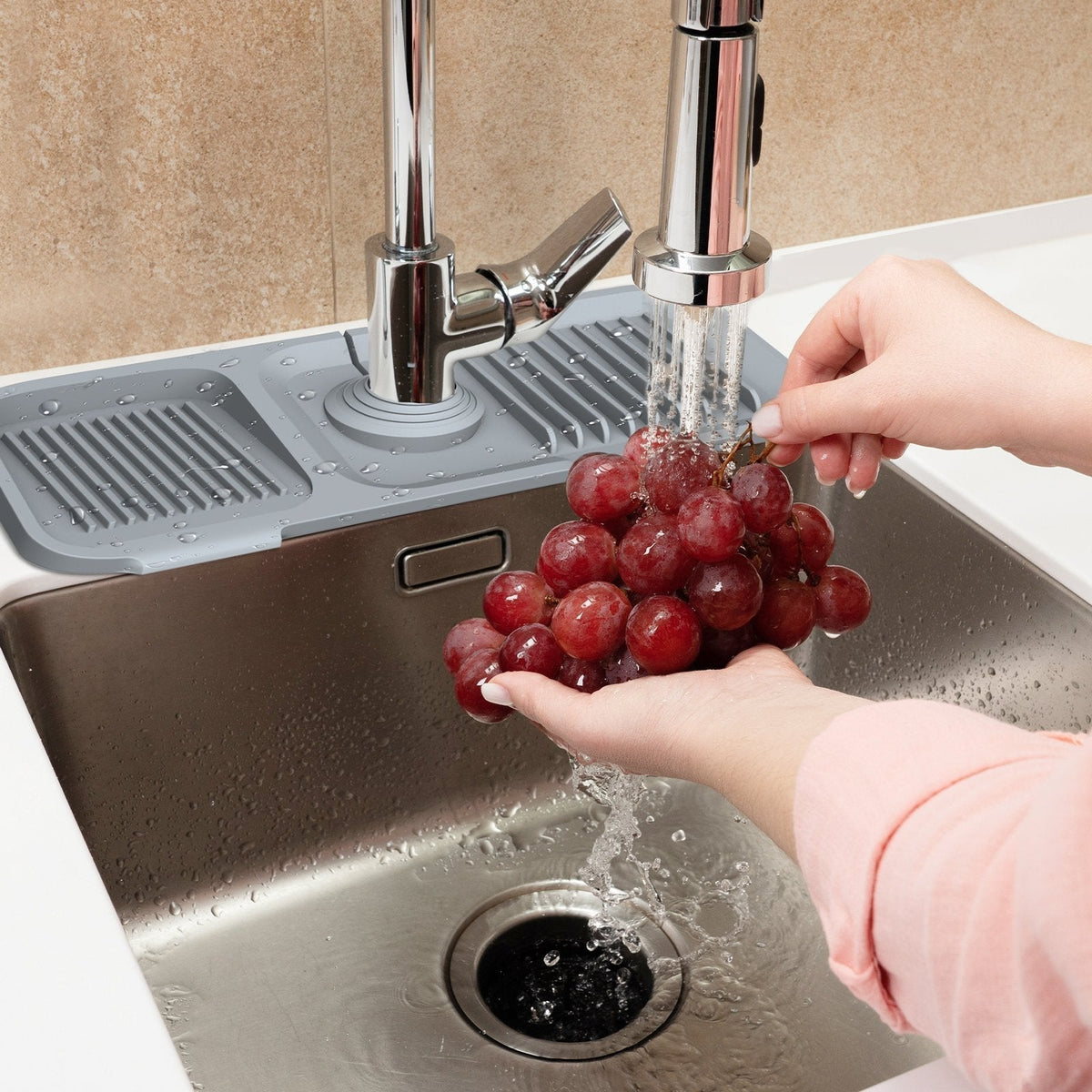 ✨Tappetino paraschizzi in silicone per rubinetto💧Ritagliabile e regolabile, drenaggio automatico, asciugatura rapida. Raccoglie le gocce d’acqua, protegge lavello cucina e bagno da macchie e calcare✅