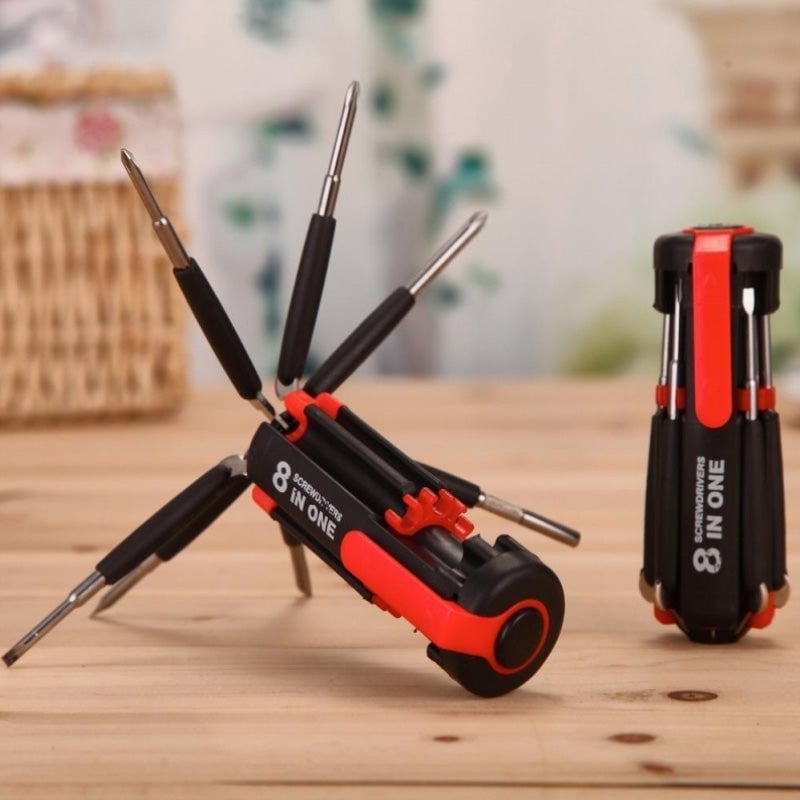 Cacciavite 8 in 1 con torcia a LED
