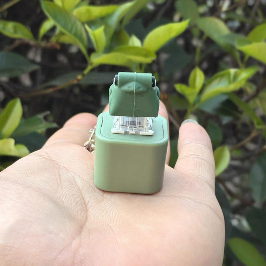 ⌨️🐸 Scatena il divertimento! Il portachiavi "Click 'n Croak" è il tuo segnale segreto per l'avventura! 🐸⌨️
