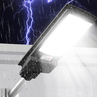 Lampione solare con sensore di movimento e telecomando