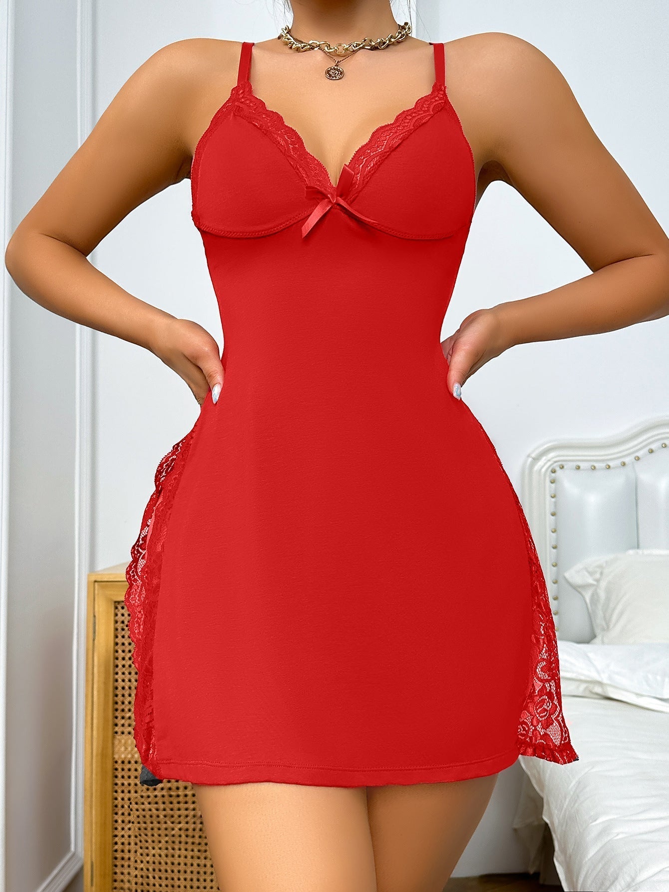 Camiscia da Notte Sexy con Pizzo, Spacchi e Fiocchi Decorativi