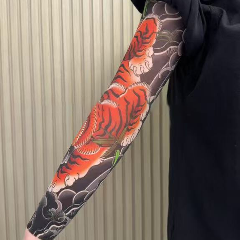 Manicotti Ultra Sottili con Protezione Solare e Stampa Effetto Tatuaggio