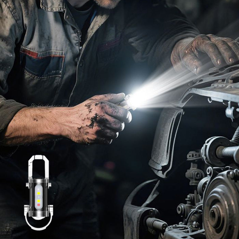 🥳2026 BESTSELLER✨OLTRE 50.000 VENDUTI! 🔦 Torcia portachiavi LED+COB con 7 modalità luminose. Ultra leggera, solo 29g, da agganciare a chiavi o giacca. Pratica per passeggiate, emergenze, riparazioni. Compatta e resistente, non rimarrai mai al buio.