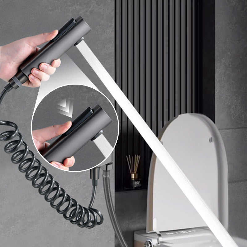 Set con valvola a doppio controllo 1-in-2-out e spruzzatore per bidet
