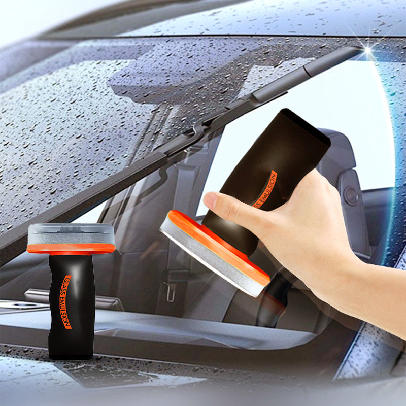 Pulitore per rimuovere il film oleoso dai vetri laterali dell'auto