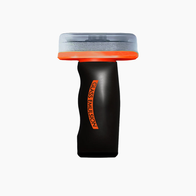 Pulitore per rimuovere il film oleoso dai vetri laterali dell'auto