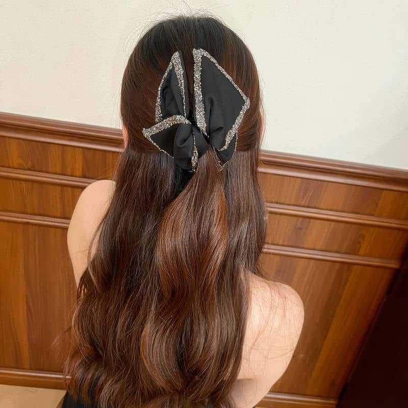 Elegante fermaglio a artiglio per capelli con grande fiocco