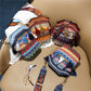 Borsa a tracolla bohemien con nappine ricamate
