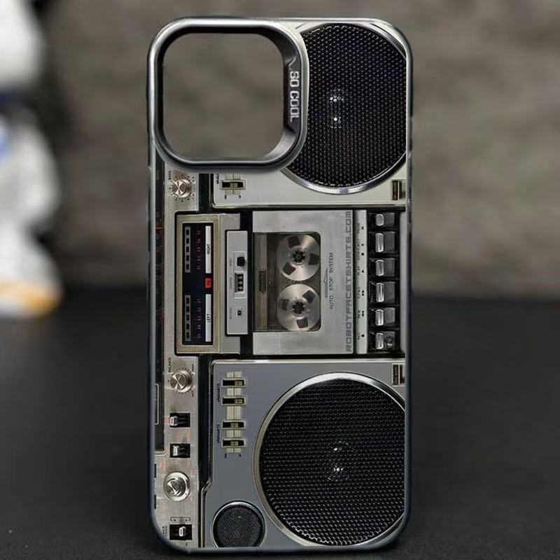 Custodia per cellulare con design a boombox retrò e lettore di cassette