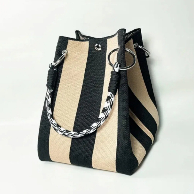 Borsa a secchiello in maglia a righe