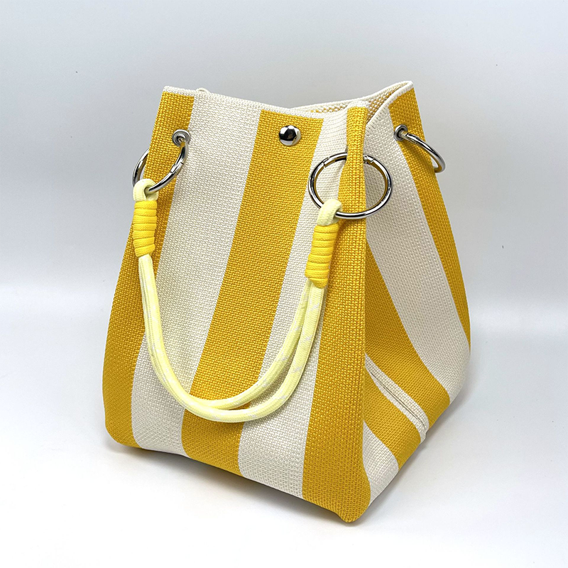 Borsa a secchiello in maglia a righe