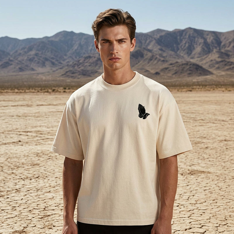 T-shirt uomo con stampa mani in preghiera