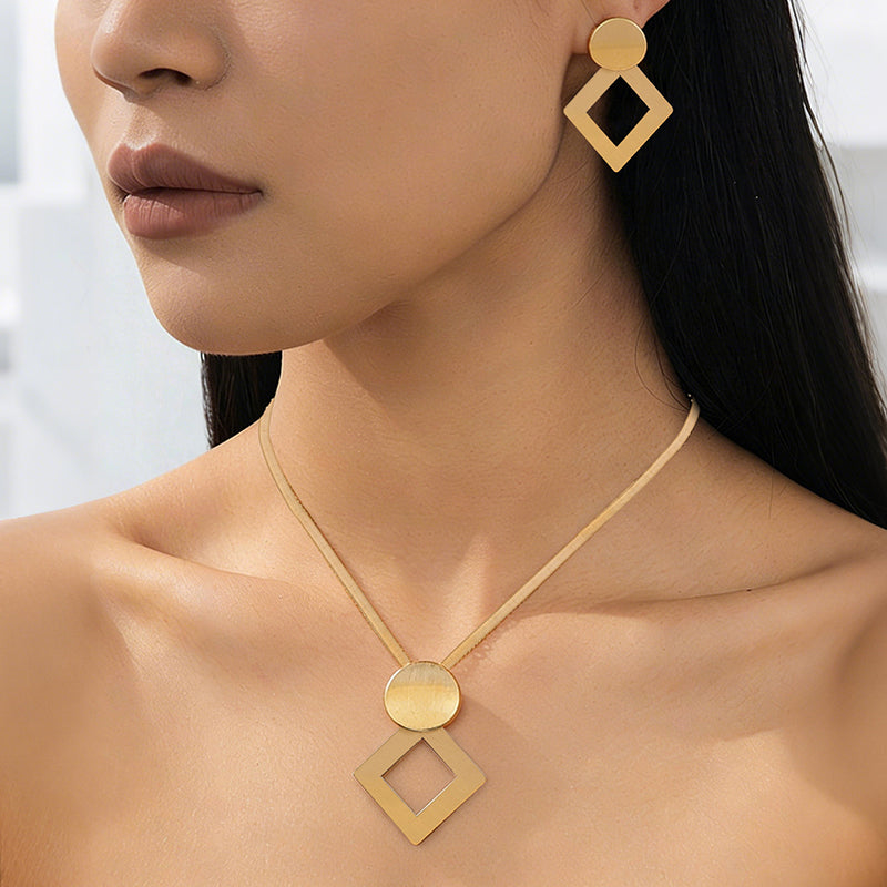 🎁Novità 2026: Sconto del 60%💥 Set collana e orecchini Modern Chic – Finitura oro, design geometrico e leggerezza – perfetto per un tocco di eleganza quotidiana o come regalo – include pezzi coordinati per un look raffinato 💫