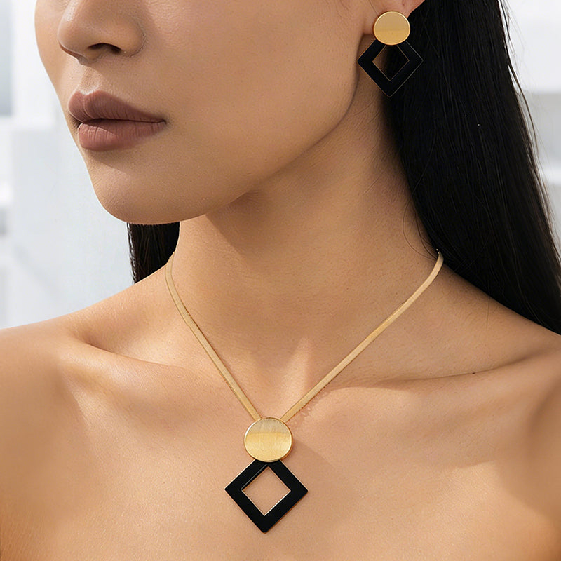 🎁Novità 2026: Sconto del 60%💥 Set collana e orecchini Modern Chic – Finitura oro, design geometrico e leggerezza – perfetto per un tocco di eleganza quotidiana o come regalo – include pezzi coordinati per un look raffinato 💫