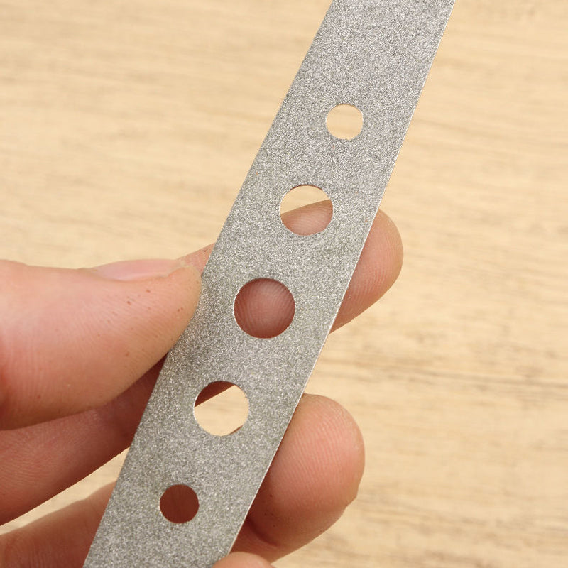✨Affilatore Rapido con Abrasivo Diamantato🔪Affila coltelli rapidamente, lama sempre tagliente. Design semplice e sicuro, adatto per coltelli da cucina.