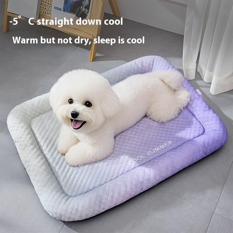 🐾 SCONTO DEL 50% IN QUESTO MOMENTO! ❄️ Tappetino rinfrescante per cani e gatti – Traspirante, lavabile e morbido – Tessuto Ice-silk, perfetto per pavimenti, divani o viaggi in auto – Diverse misure e colori sfumati 🐶🐱