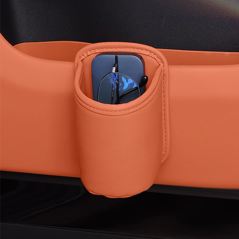 🥳SVENDITA 2026🥳💞OLTRE 50.000 ESEMPLARI VENDUTI!🚗🧺 SCONTO DEL 53%! Portabicchieri in pelle per portiere auto – Apertura ampia, facile accesso a bevande e telefono. Fissaggio sicuro a clip. Pelle PU, resistente ed elegante. 🛡️✨
