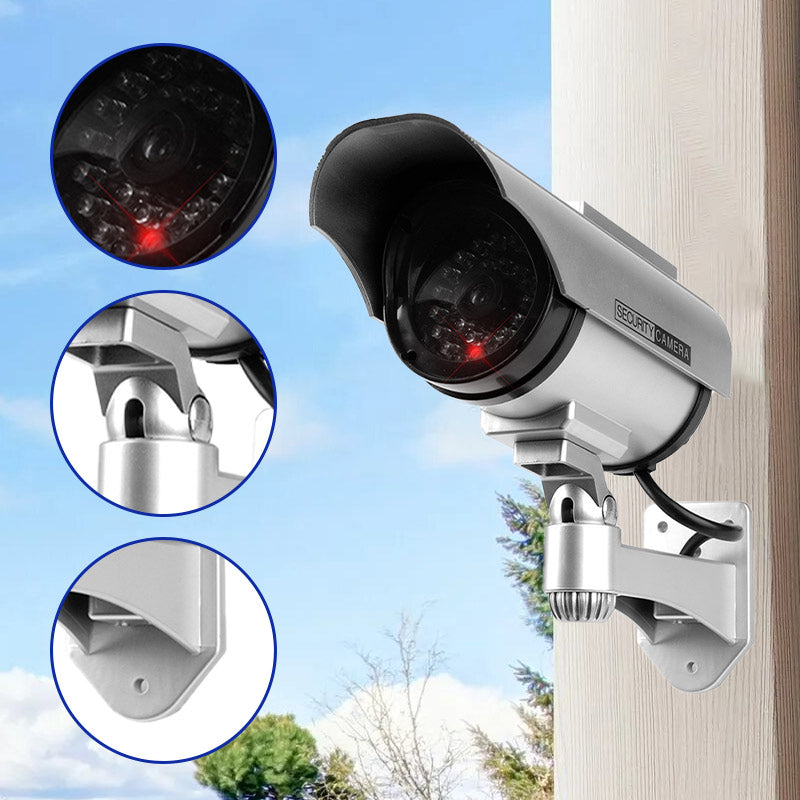 🥳2026 NUOVO ARRIVO🥳💞50K+ VENDUTI!🔥50% DI SCONTO! ☀️📹 Telecamera Finta da Esterno a Energia Solare con LED Lampeggiante — Design realistico, pannello solare auto‑ricaricabile, LED lampeggiante dissuade i malintenzionati, nessun cablaggio necessario ✨