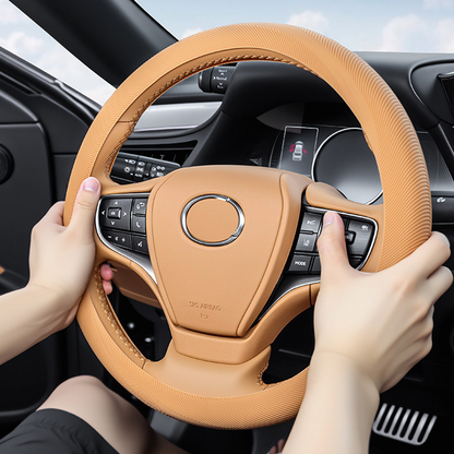 🥳2026 BESTSELLER✨Coprivolante in silicone liquido universale, per volanti 35-38cm. Superficie antiscivolo, protegge le mani dal caldo estivo e dal freddo invernale. Facile da installare e pulire, rinnova subito l'interno dell'auto per una guida sicura🚗