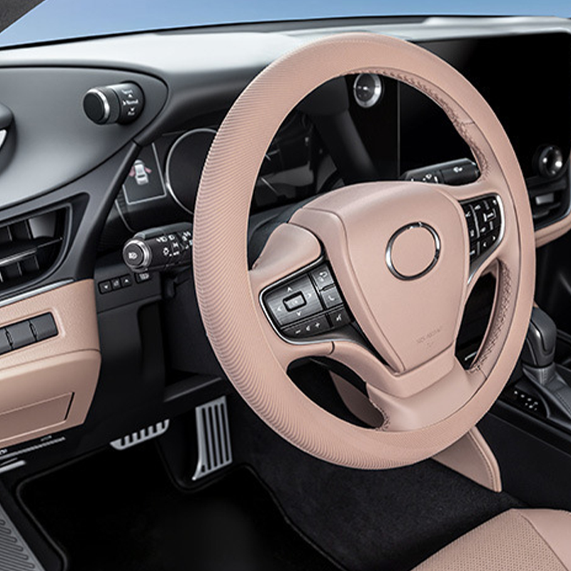 🥳2026 BESTSELLER✨Coprivolante in silicone liquido universale, per volanti 35-38cm. Superficie antiscivolo, protegge le mani dal caldo estivo e dal freddo invernale. Facile da installare e pulire, rinnova subito l'interno dell'auto per una guida sicura🚗