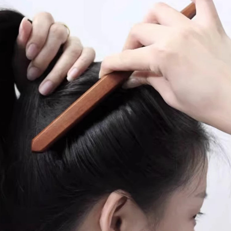 💁✨ Spazzola per capelli con setole naturali e manico a coda di topo – Dì Addio ai nodi e ai capelli spenti! 🚫 Massaggia il cuoio capelluto, distribuisce il sebo e dona lucentezza 💆