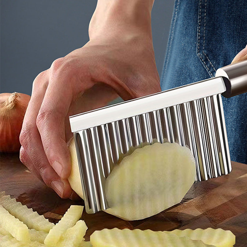 ✨ Coltello ondulato per tagliare verdure – Dì Addio alle fette noiose e monotone! 🚫 Lama in acciaio inox affilata, impugnatura ergonomica, multifunzione, facile da pulire e riporre 🥔