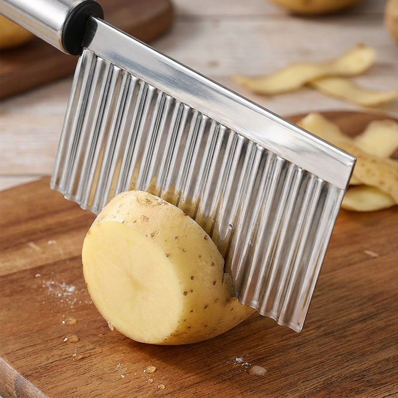 ✨ Coltello ondulato per tagliare verdure – Dì Addio alle fette noiose e monotone! 🚫 Lama in acciaio inox affilata, impugnatura ergonomica, multifunzione, facile da pulire e riporre 🥔